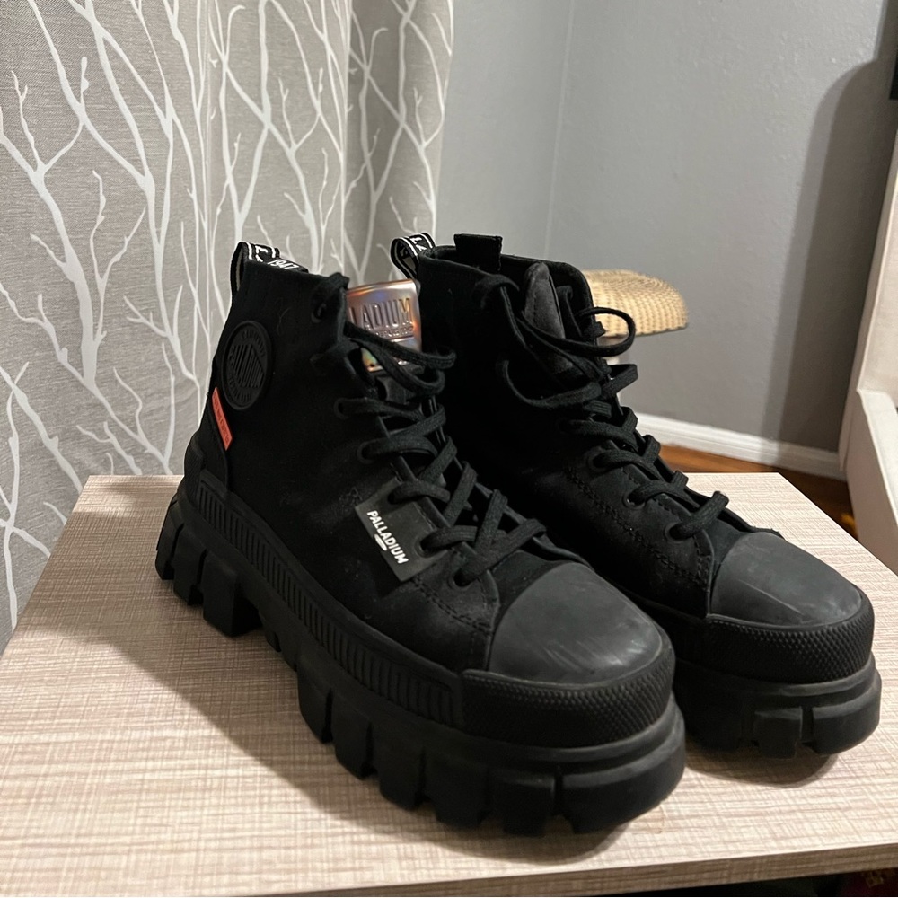 Palladium boots 6.5